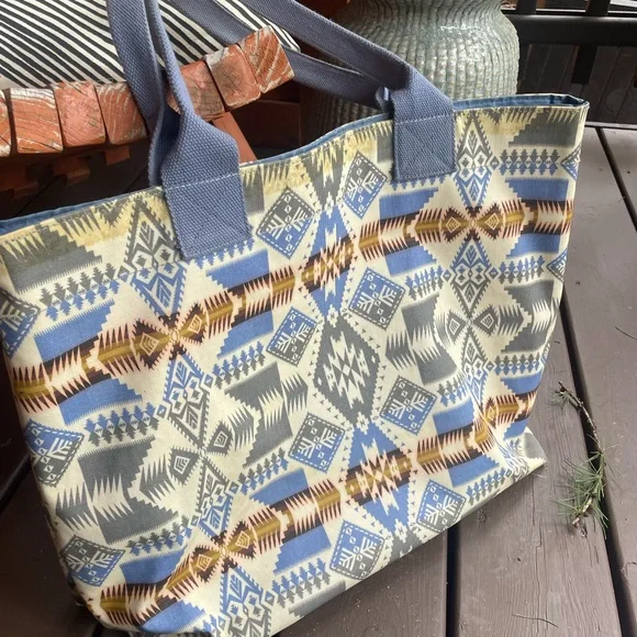 Pendleton waterproof tote (large) - Picture 2 of 5